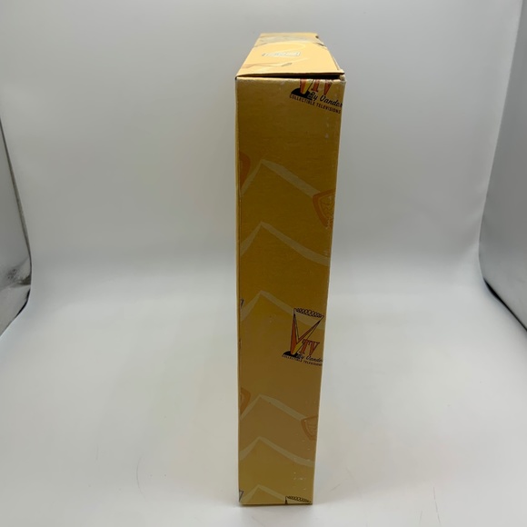 Vintage Vandor Elvis Presley Retro Black/White 8" Wall Clock Open Box NEW! - Picture 12 of 16